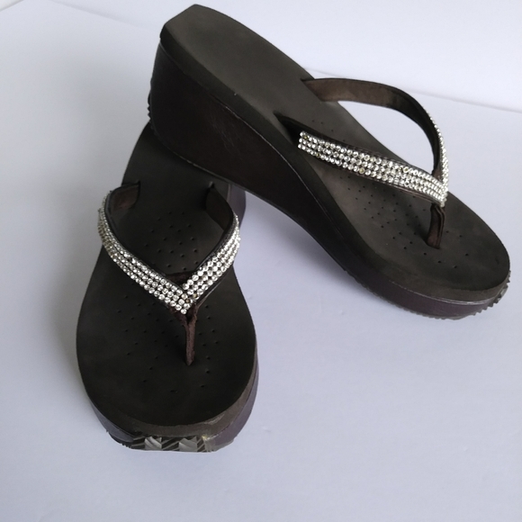 Volatile Corrine Wedge Thong Sandal Size 9